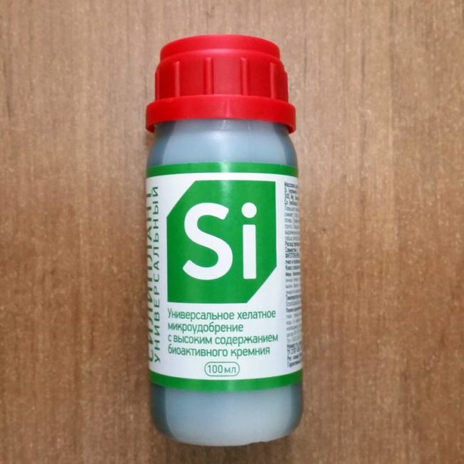 Бутылка универсального удобрения для клубники марки Силиплант