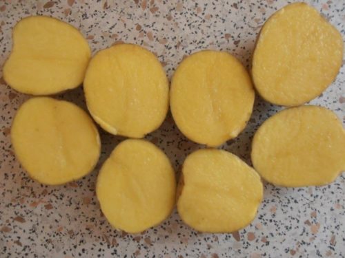 Внешний вид разрезов картошки сорта Гала с желтоватой мякотью