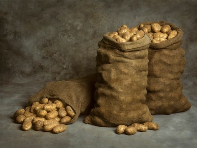 Хранение картофеля в мешках из натурального материала