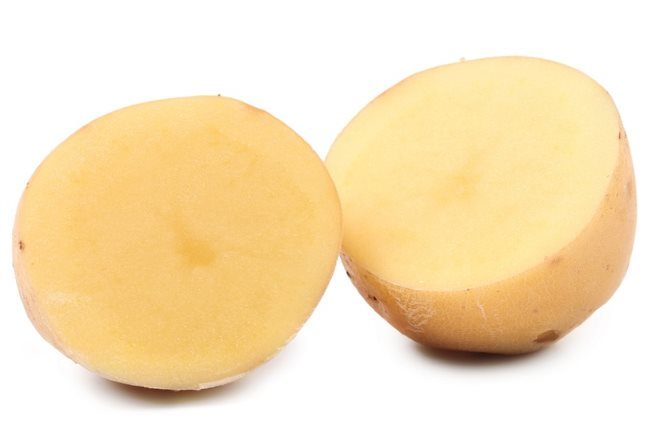 Срез картофеля светлого цвета с низким содержанием нитратов